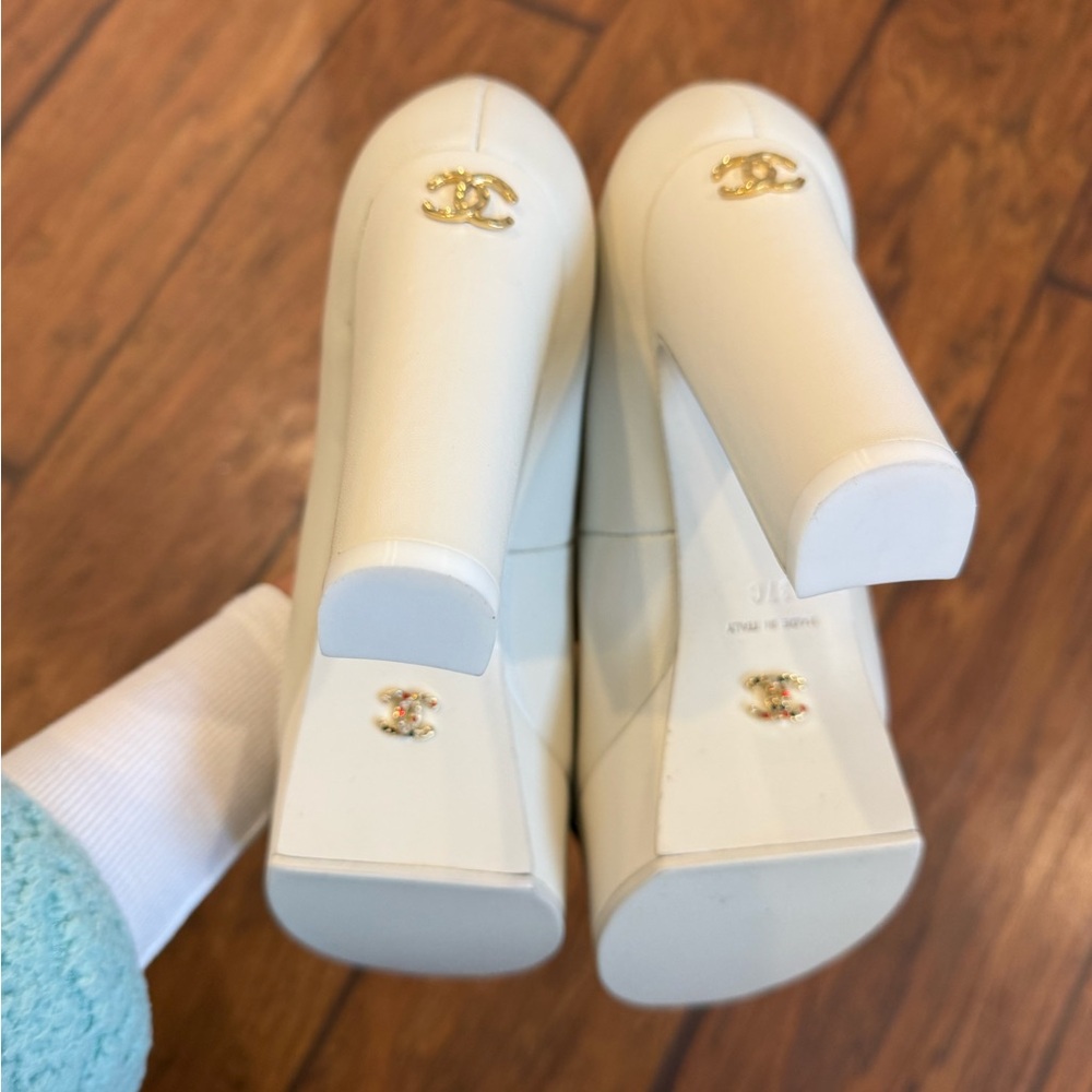 CC Women's Cream and Black Platform Heels - Picture 4 of 9